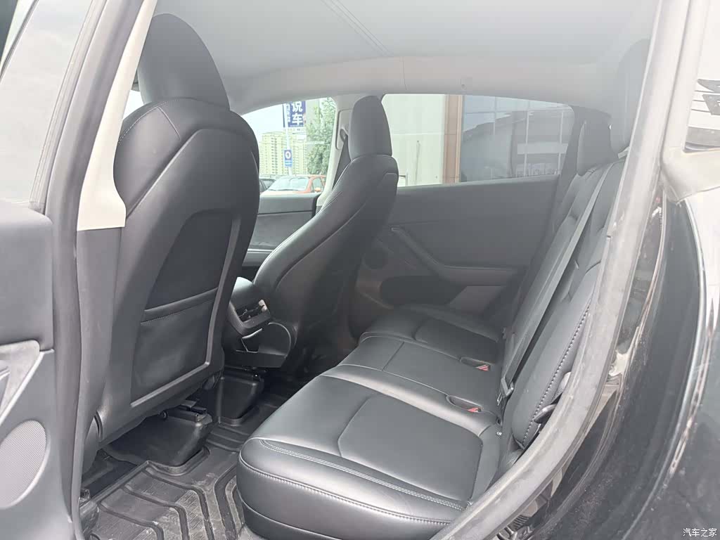 Tesla Model Y, 2023 9
