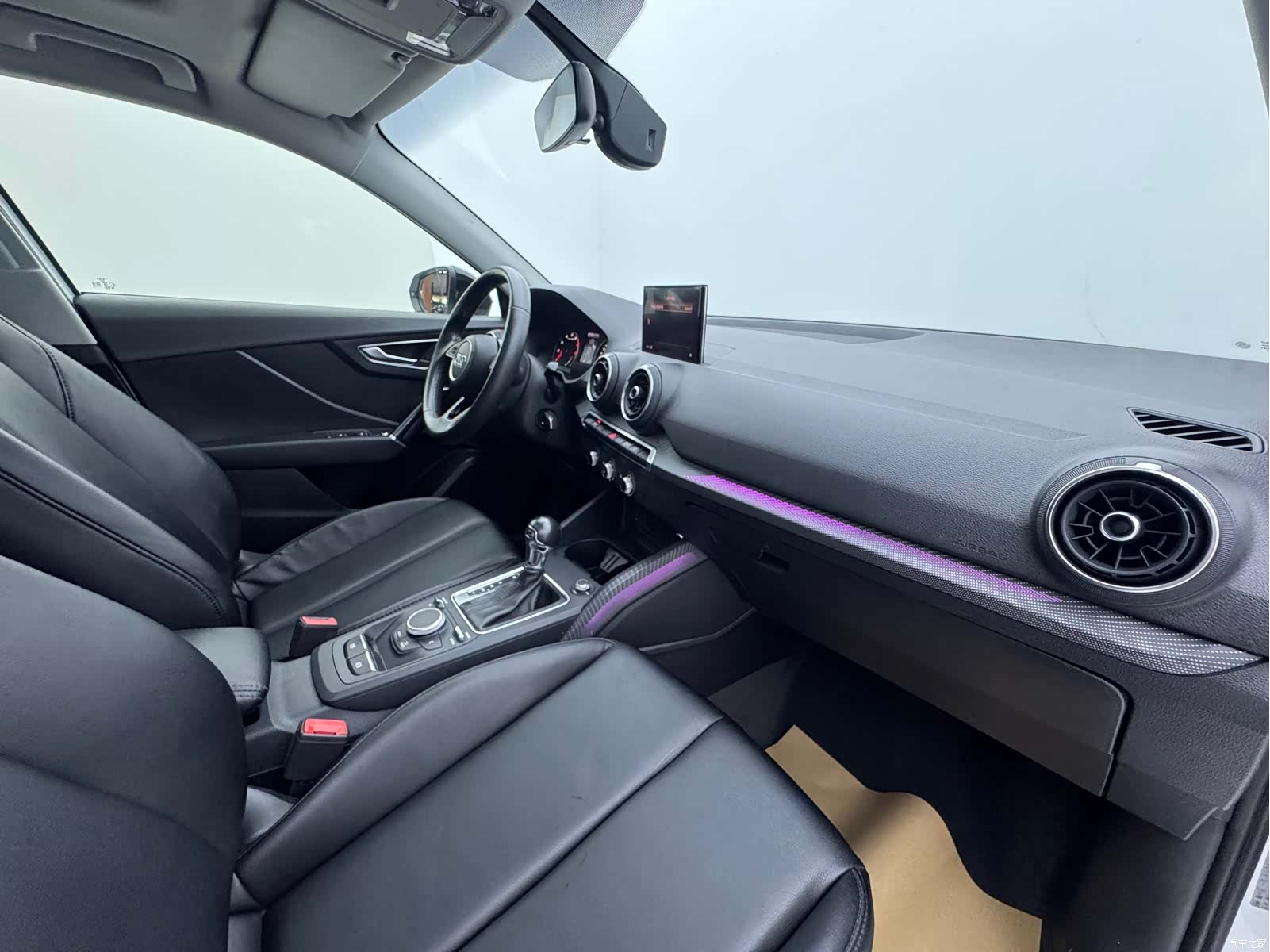 Audi Q2L, 2019 10