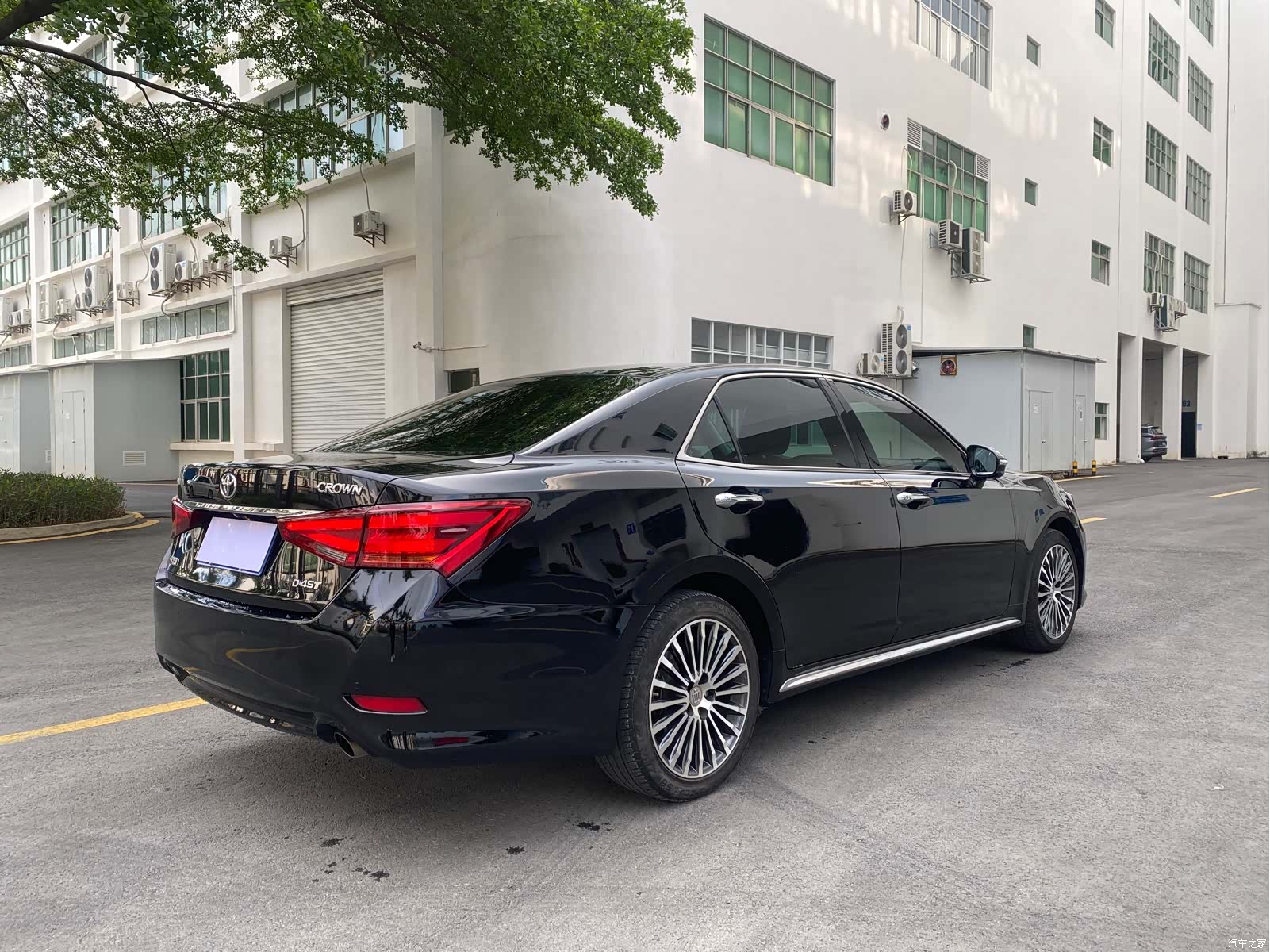 Toyota Crown, 2018 4