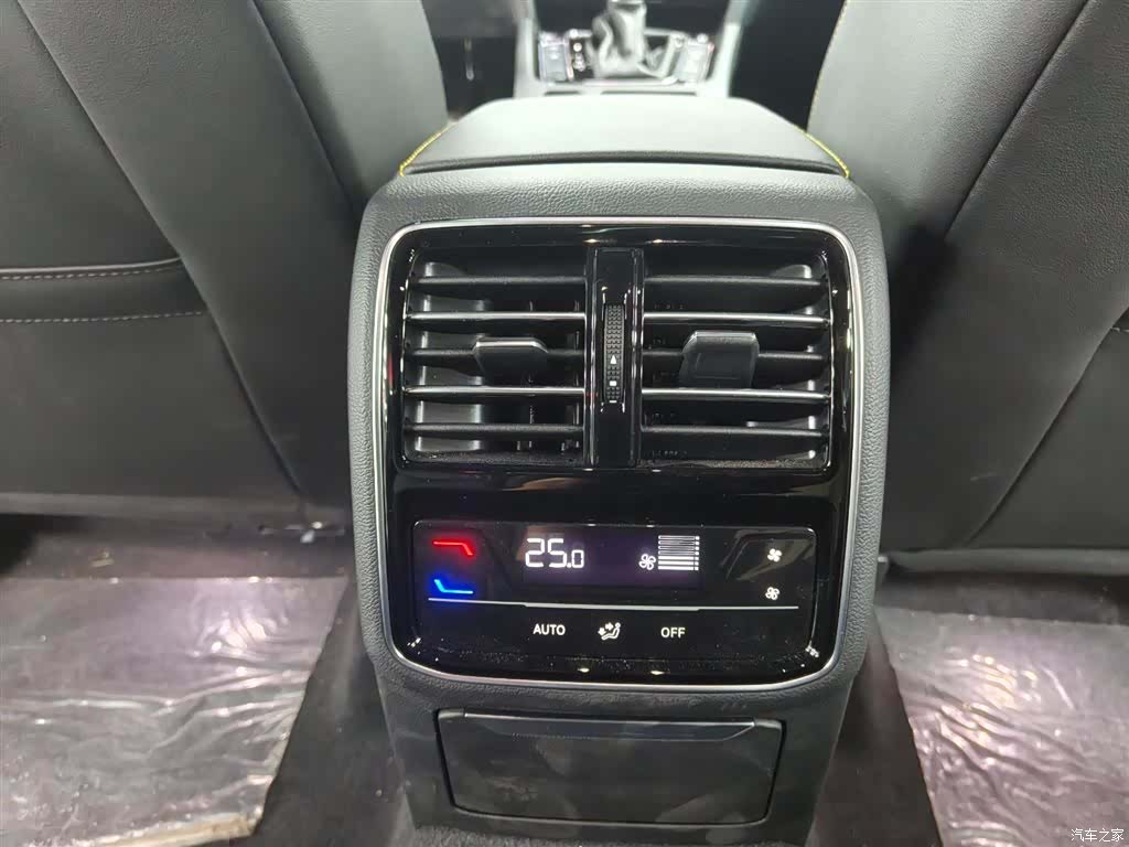 Volkswagen CC, 2024 14