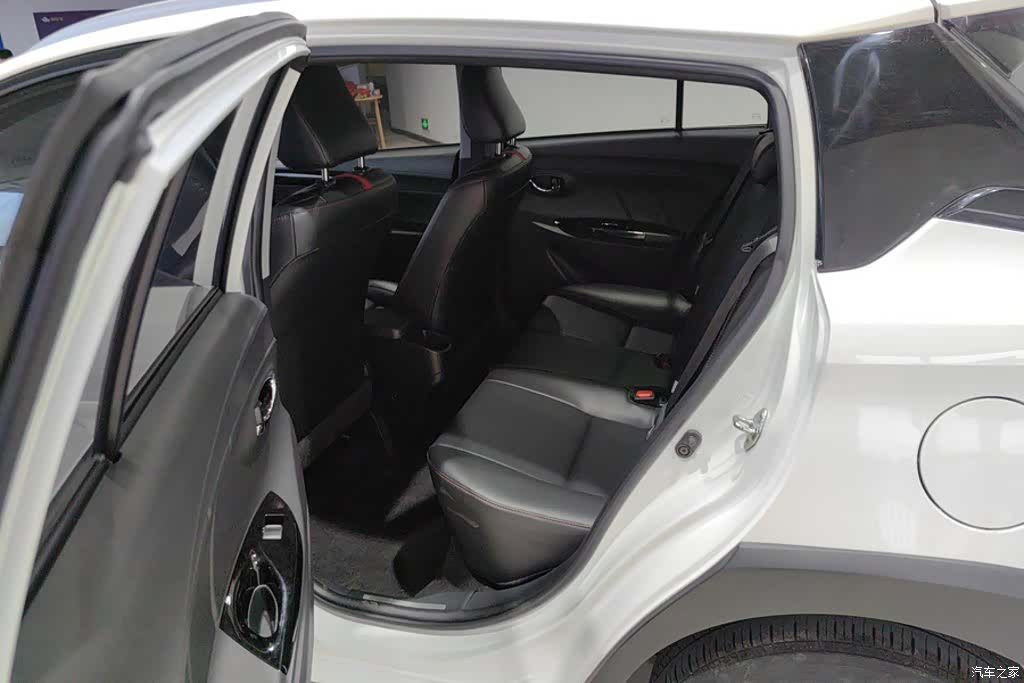 Toyota YARiS L, 2021 11