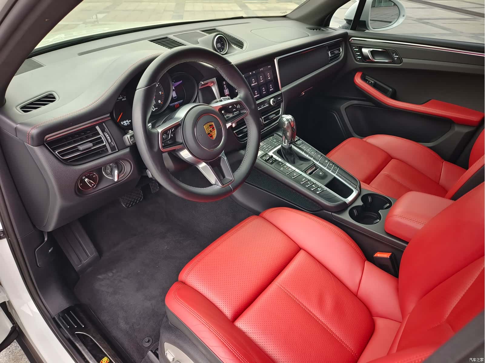 Porsche Macan, 2021 все фото
