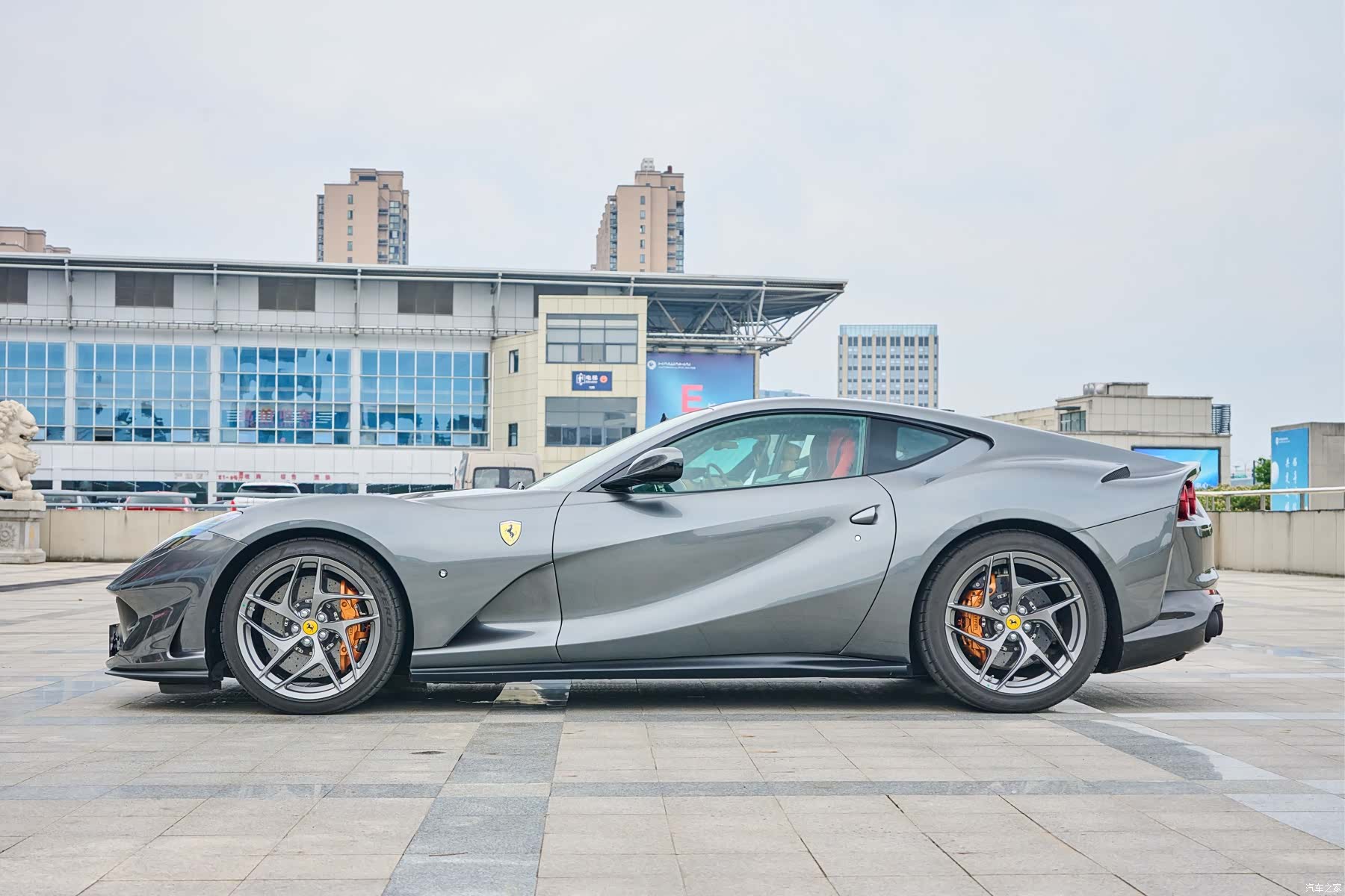 Ferrari 812, 2019 6