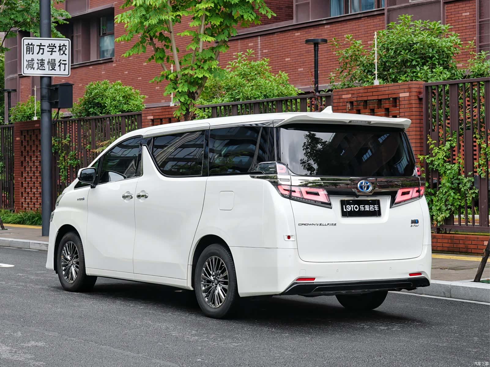 Toyota Vellfire, 2022 4