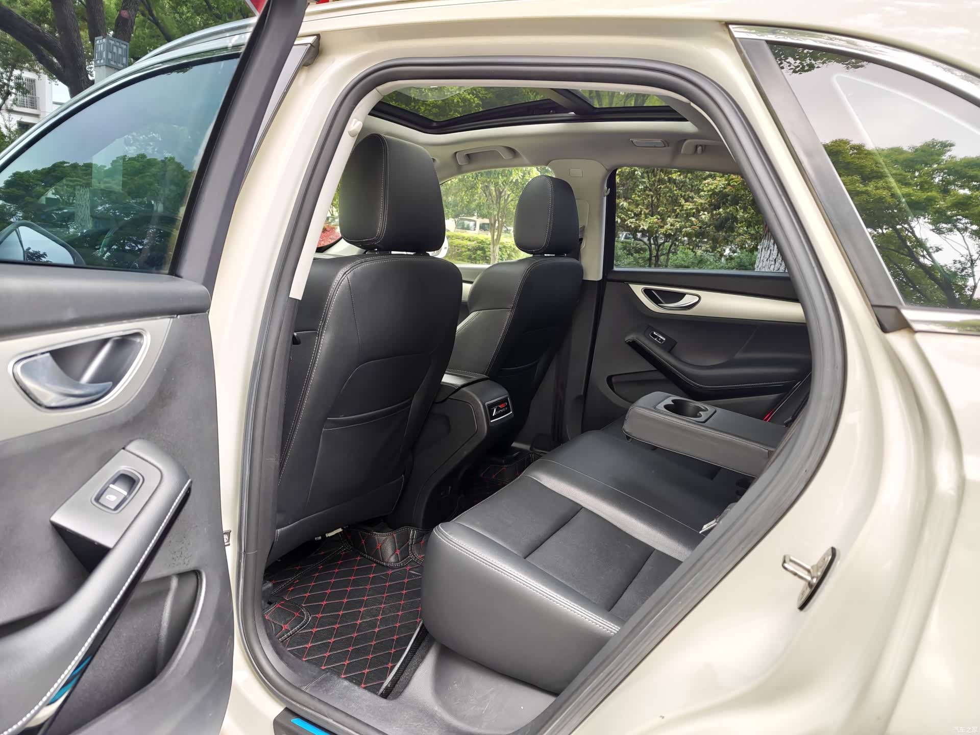 Zotye SR7, 2016 20