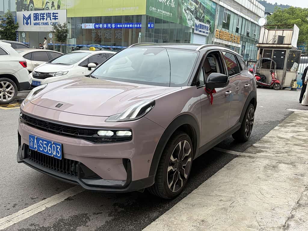 Lynk & Co 06
