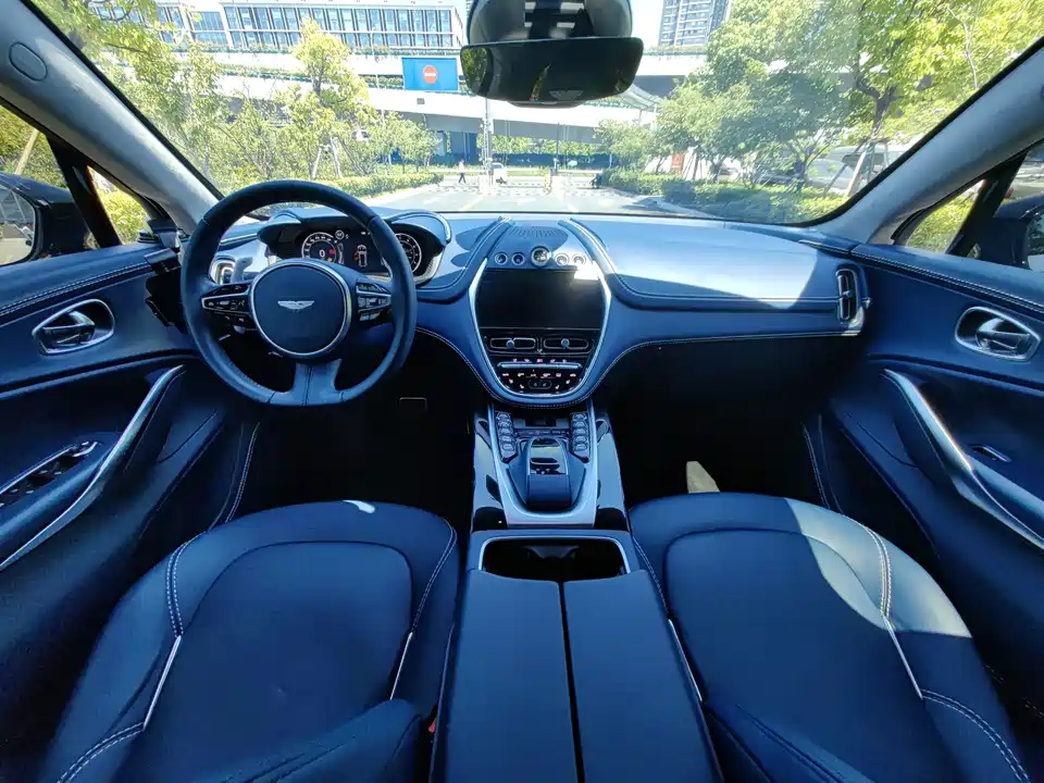 Aston Martin DBX Aston Martin DBX