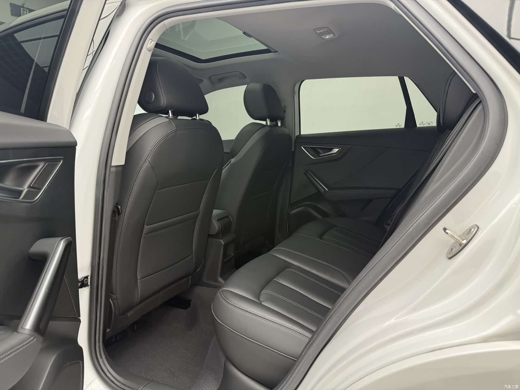 Audi Q2L, 2022 15