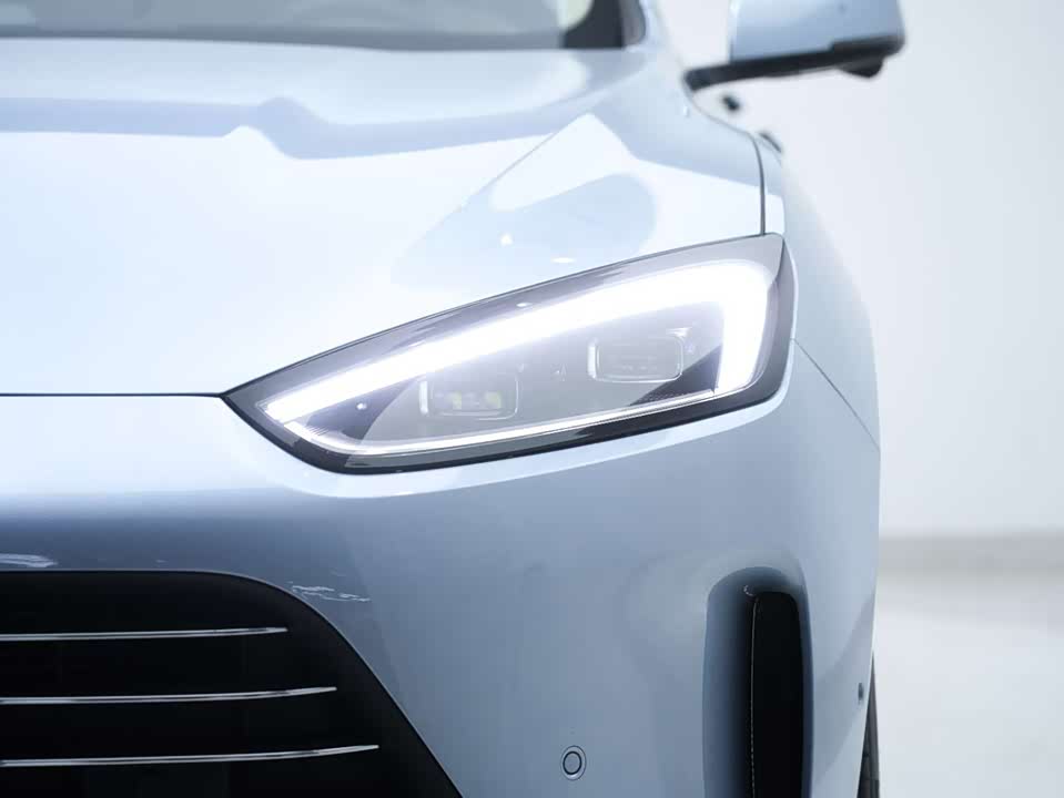 AITO Ask the world M5