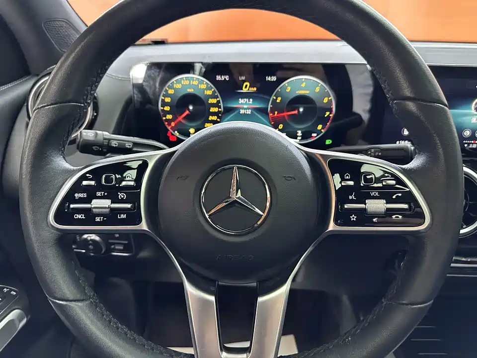 Mercedes-Benz GLB Mercedes-Benz GLB