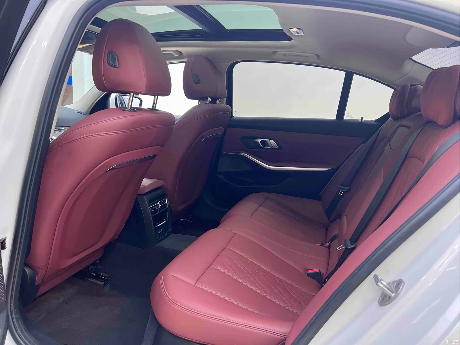 BMW 3 Series, 2024 18