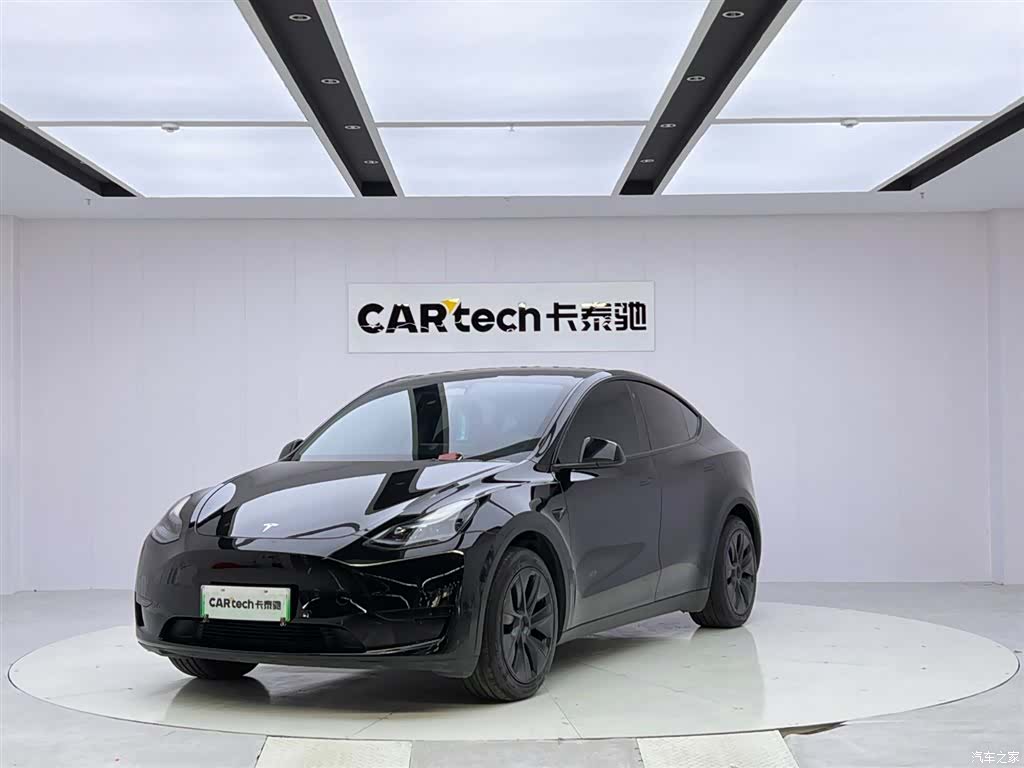 Tesla Model Y, 2023 1