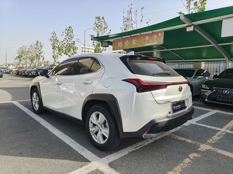 Lexus UX