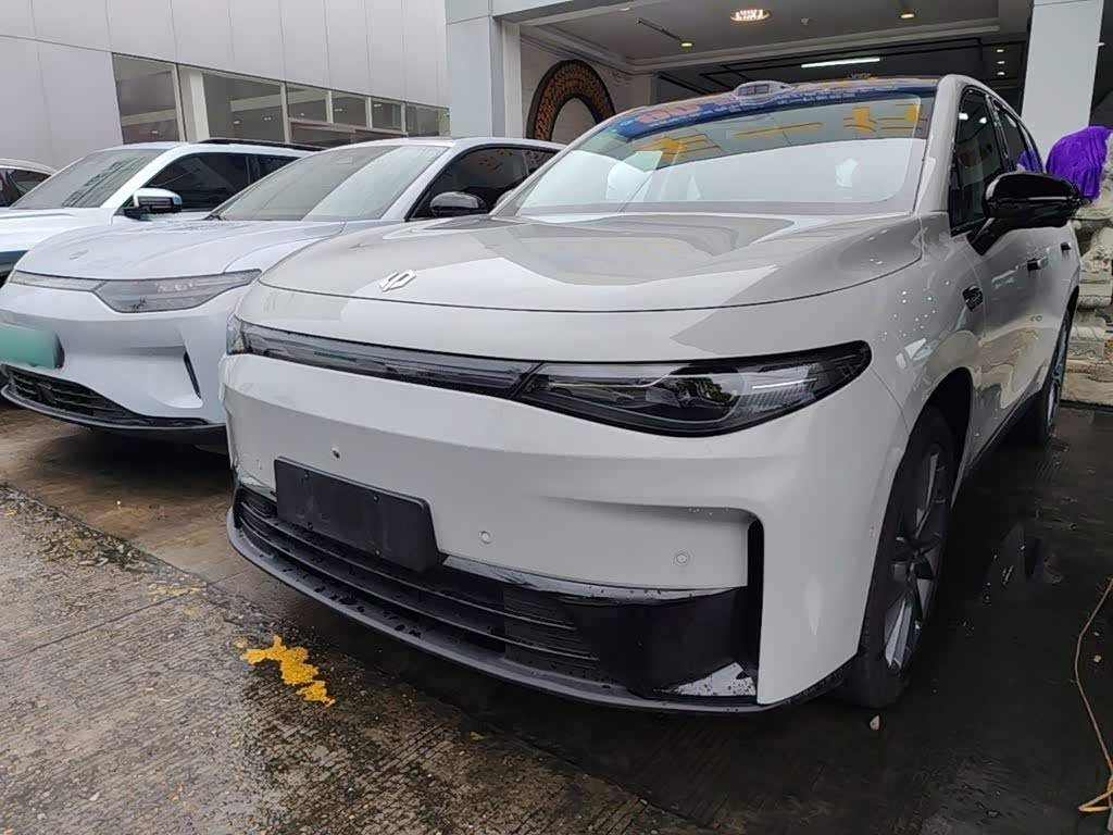 Leapmotor C10