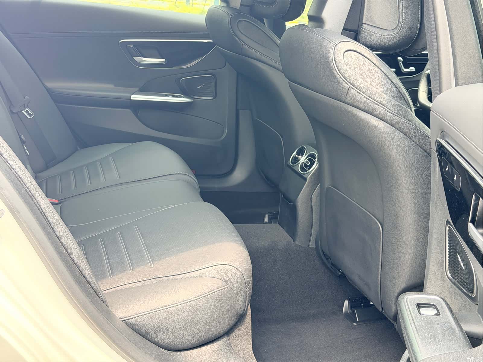 Mercedes-Benz C-Class, 2024 10