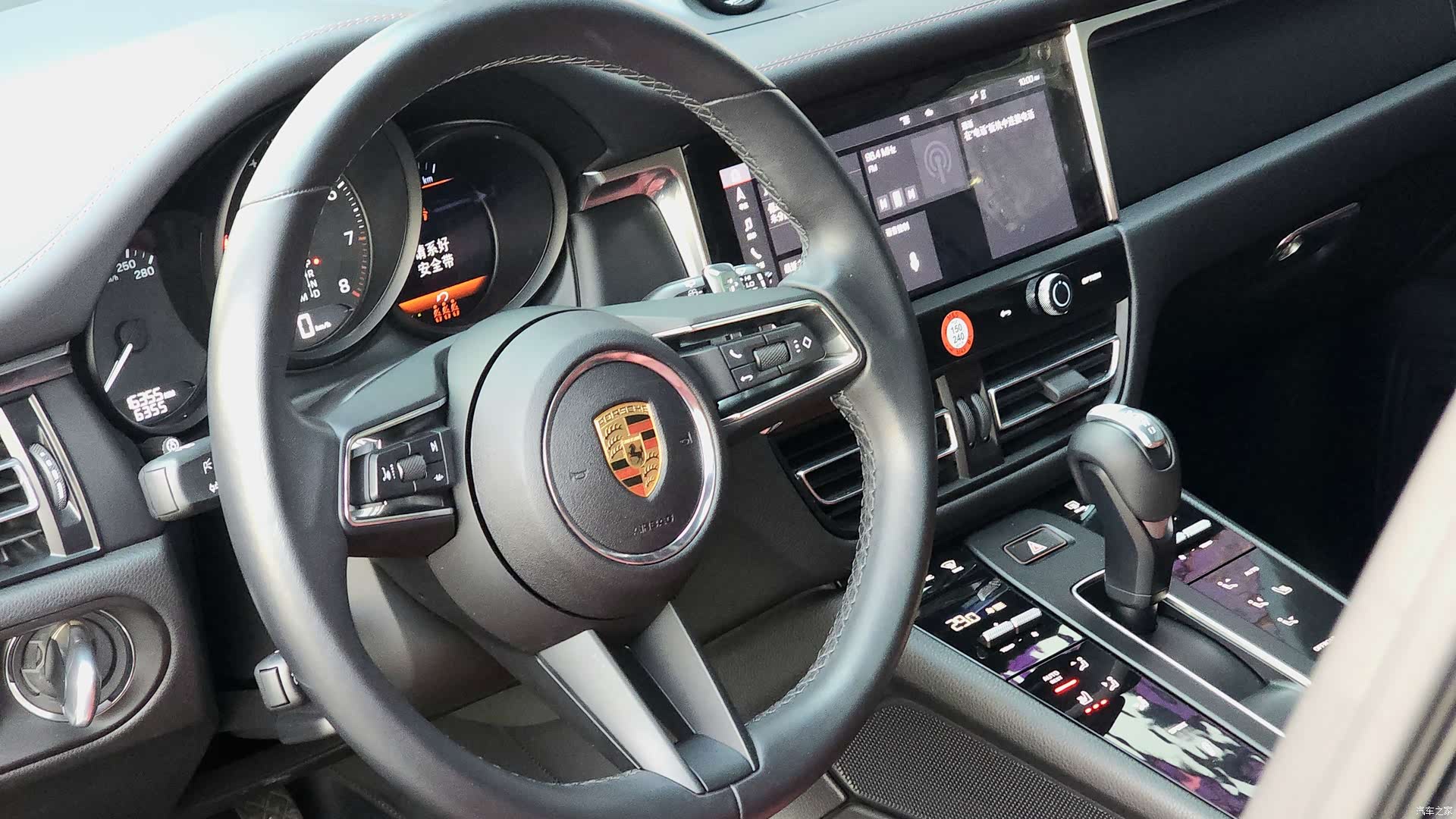 Porsche Macan, 2024 9