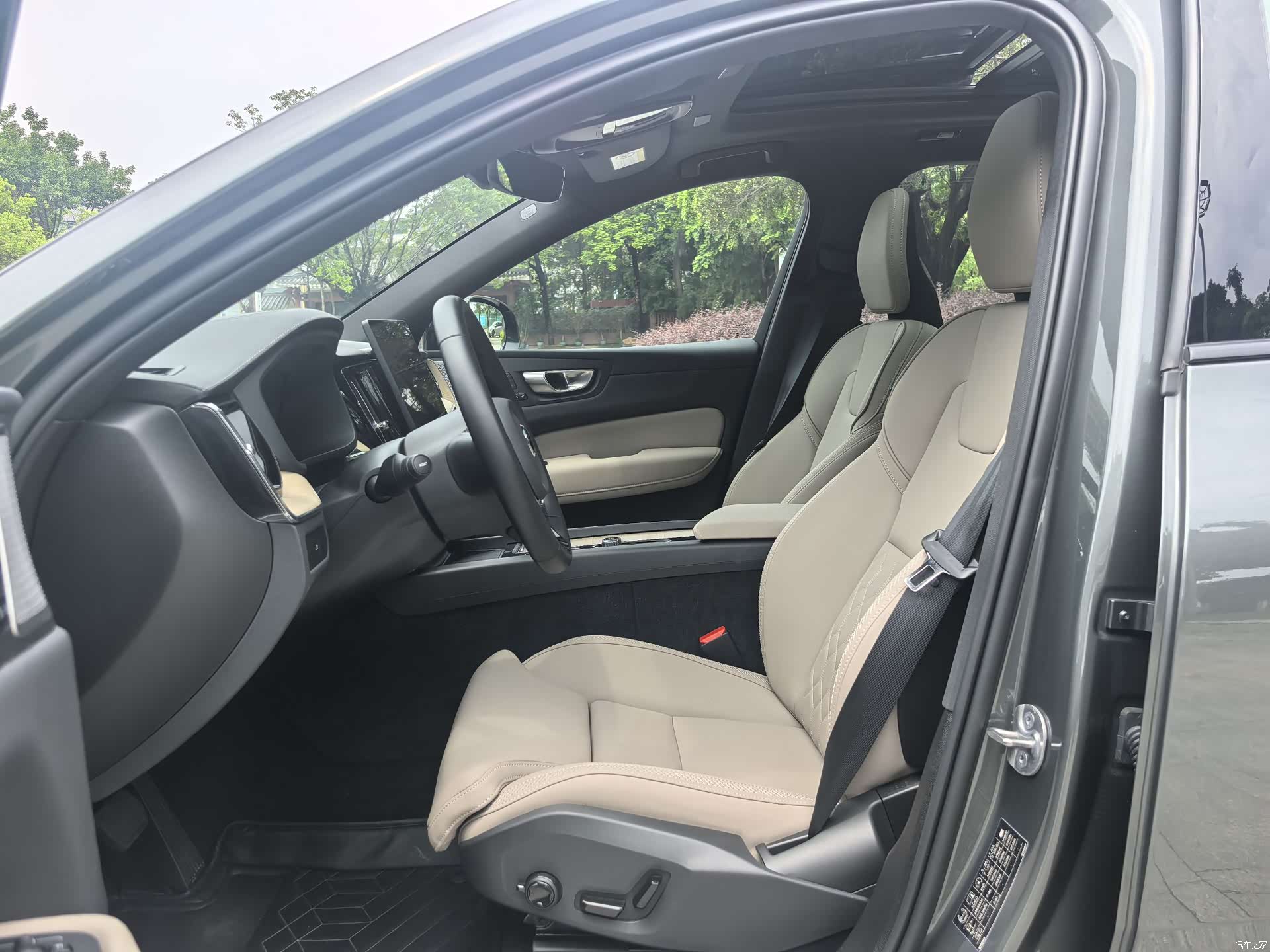 Volvo XC60, 2025 17