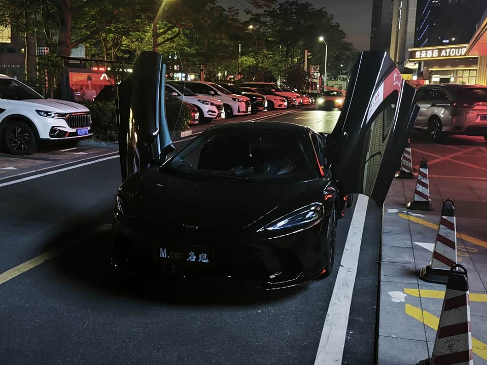 McLaren GT