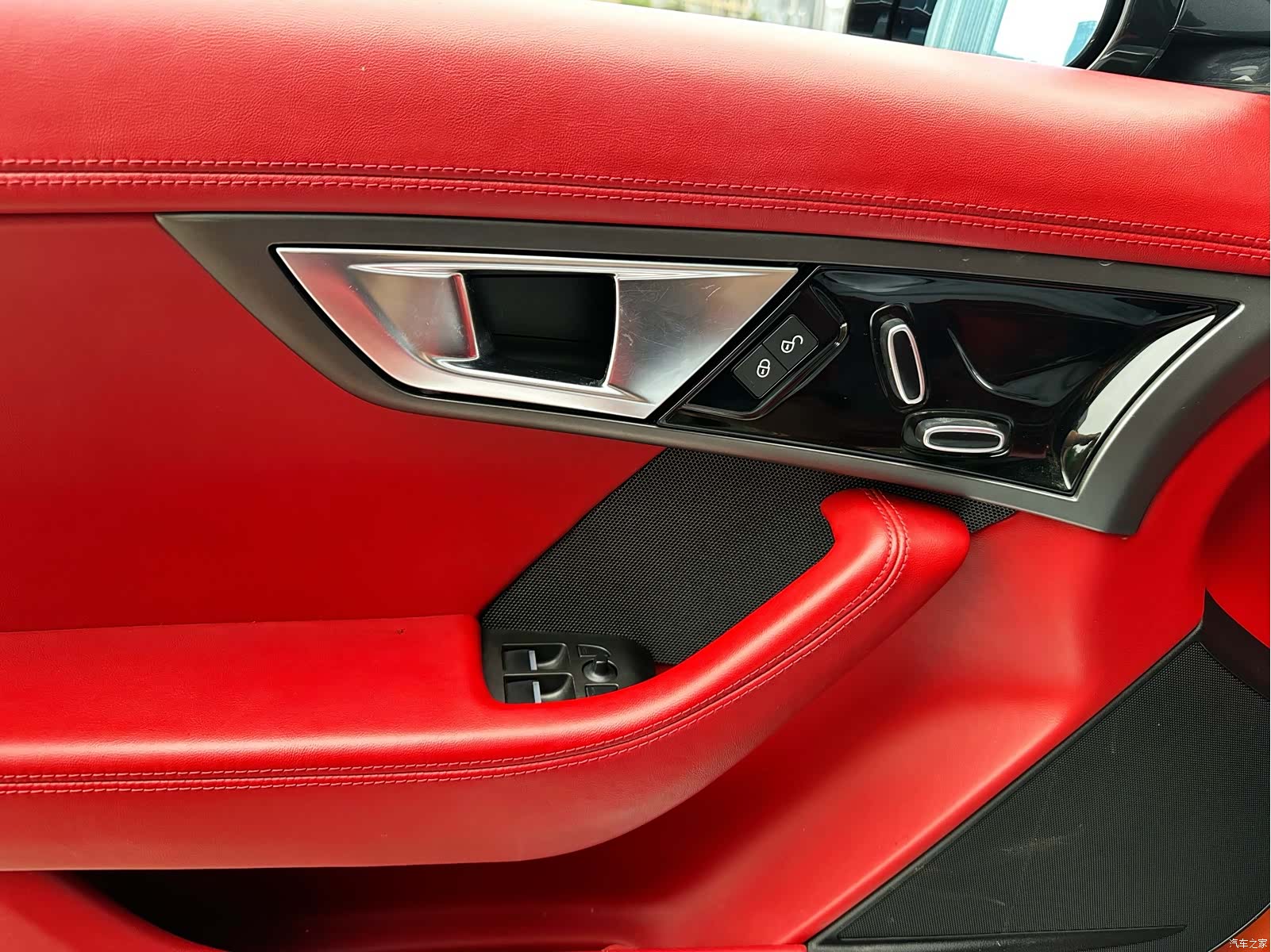 Jaguar F-TYPE, 2016 11