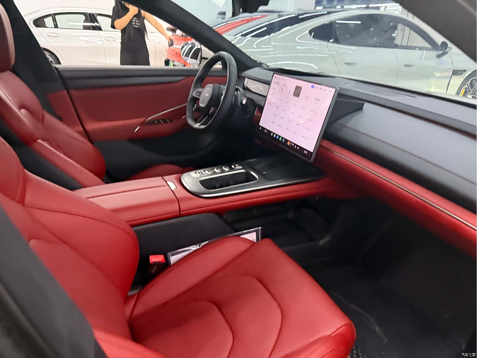 Xiaomi SU7, 2024 12