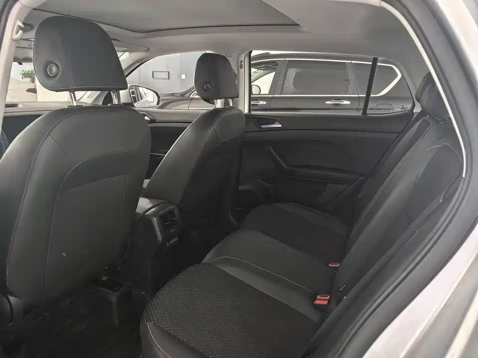 Volkswagen Exploring the shadow