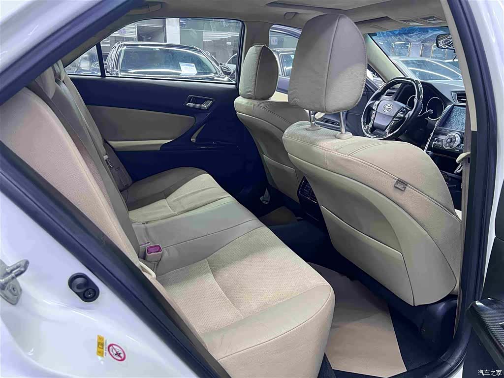 Toyota 2.5V, 2016 13