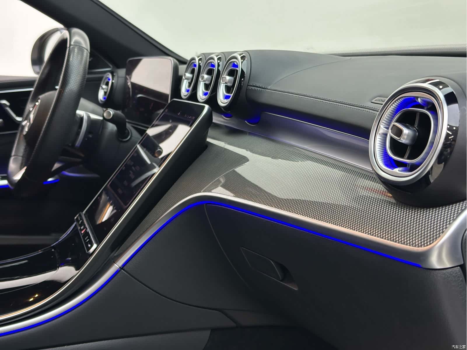 Mercedes-Benz C-Class, 2024 28