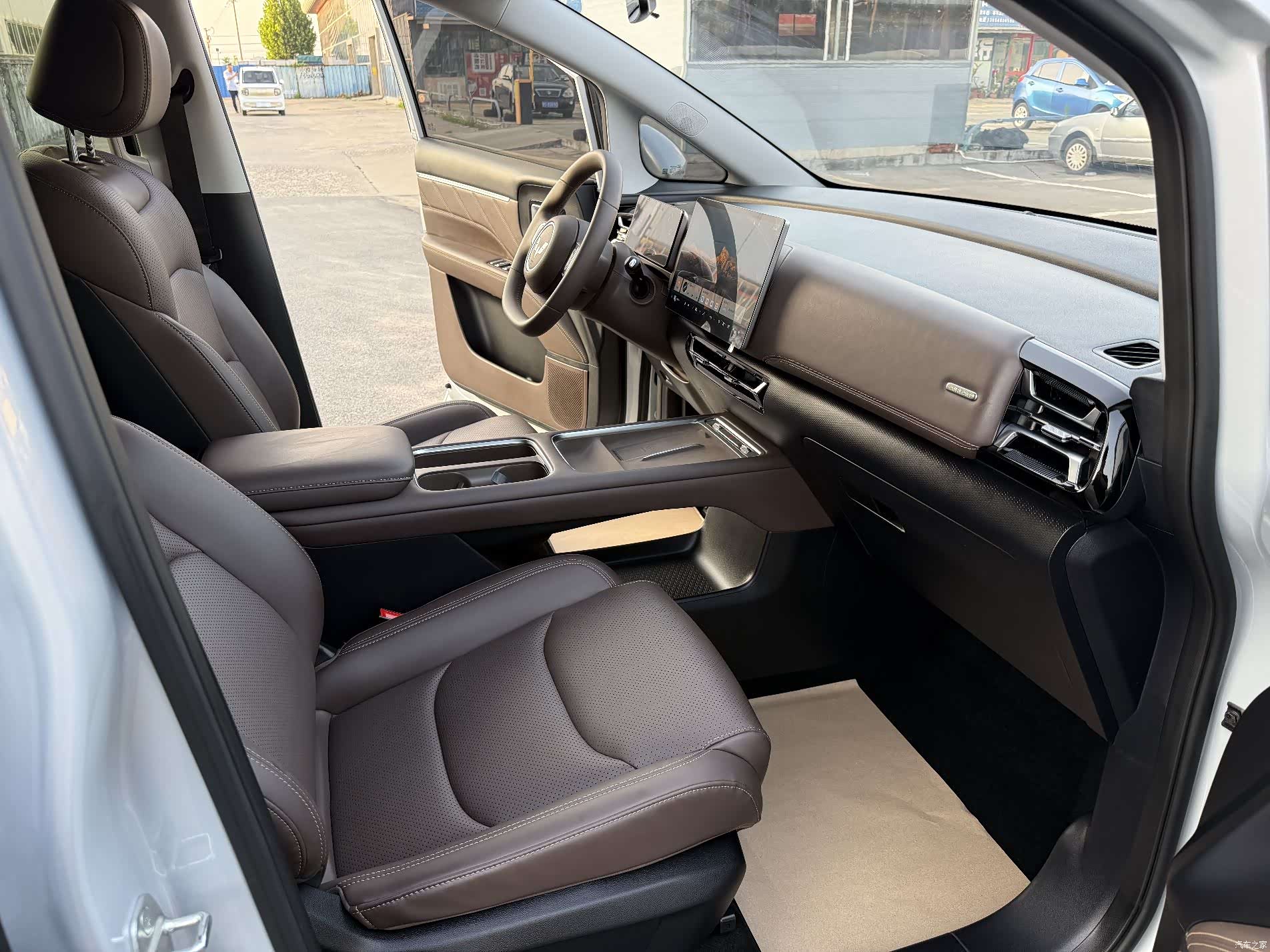 Wuling 730, 2025 11