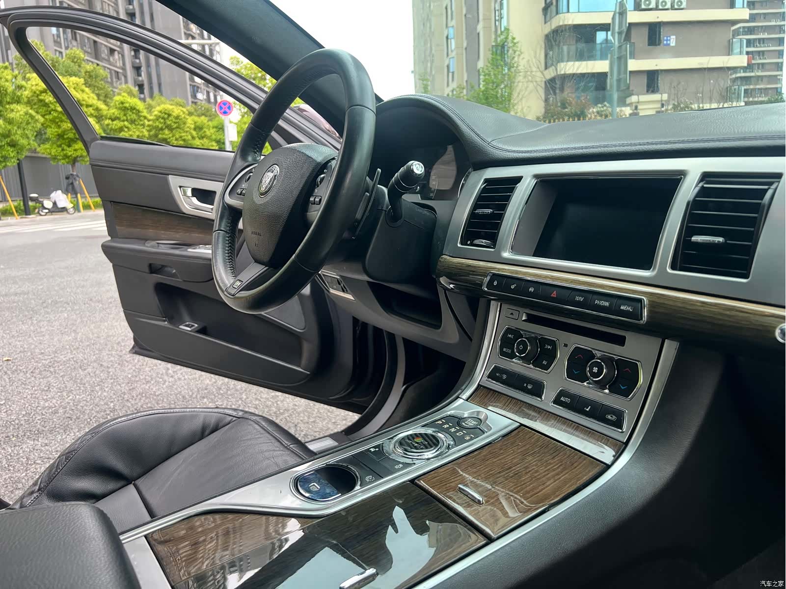Jaguar XF, 2015 12