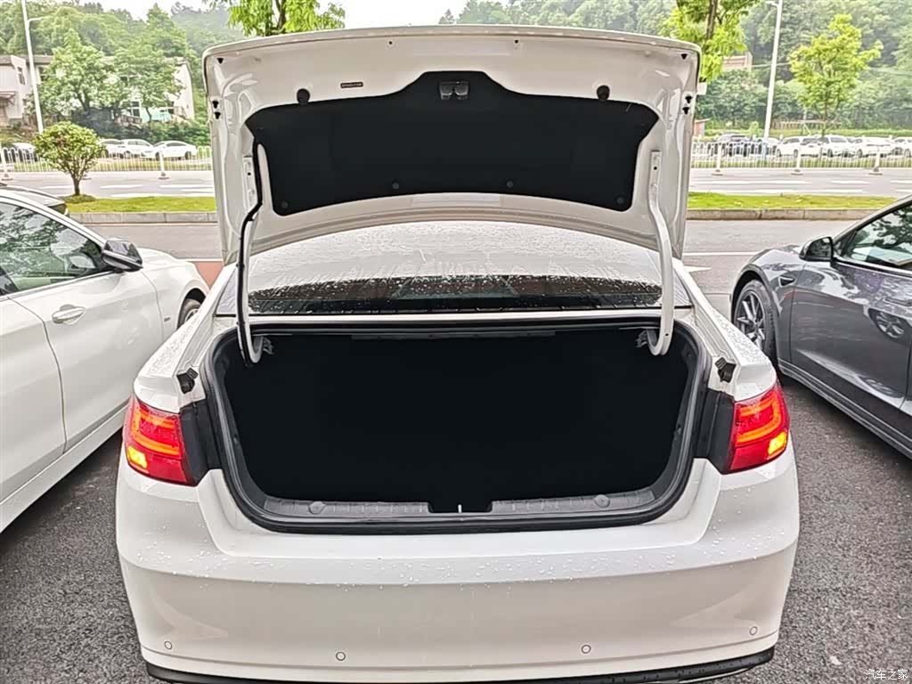 Geely Emgrand, 2021 19