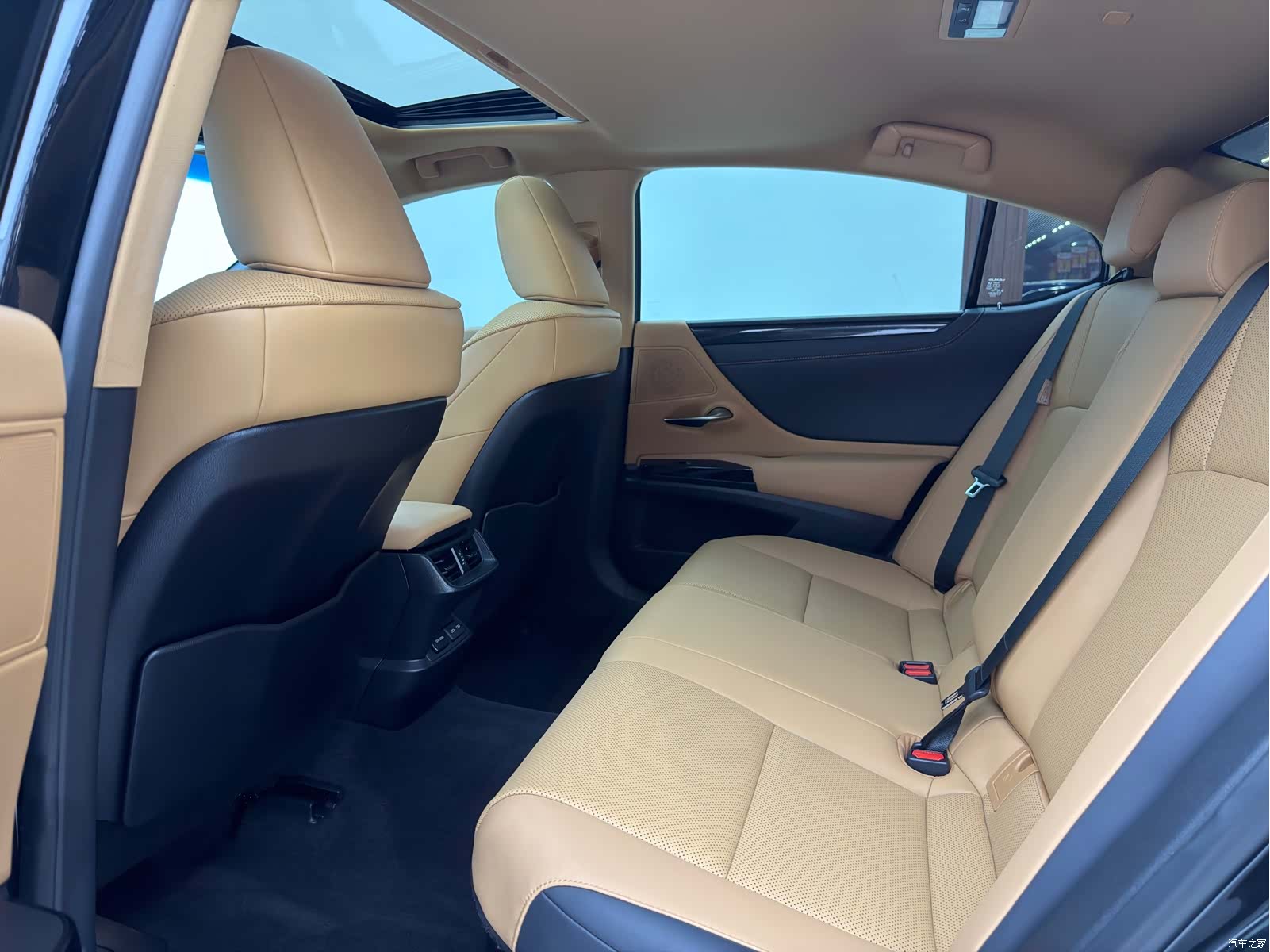 Lexus ES, 2022 18