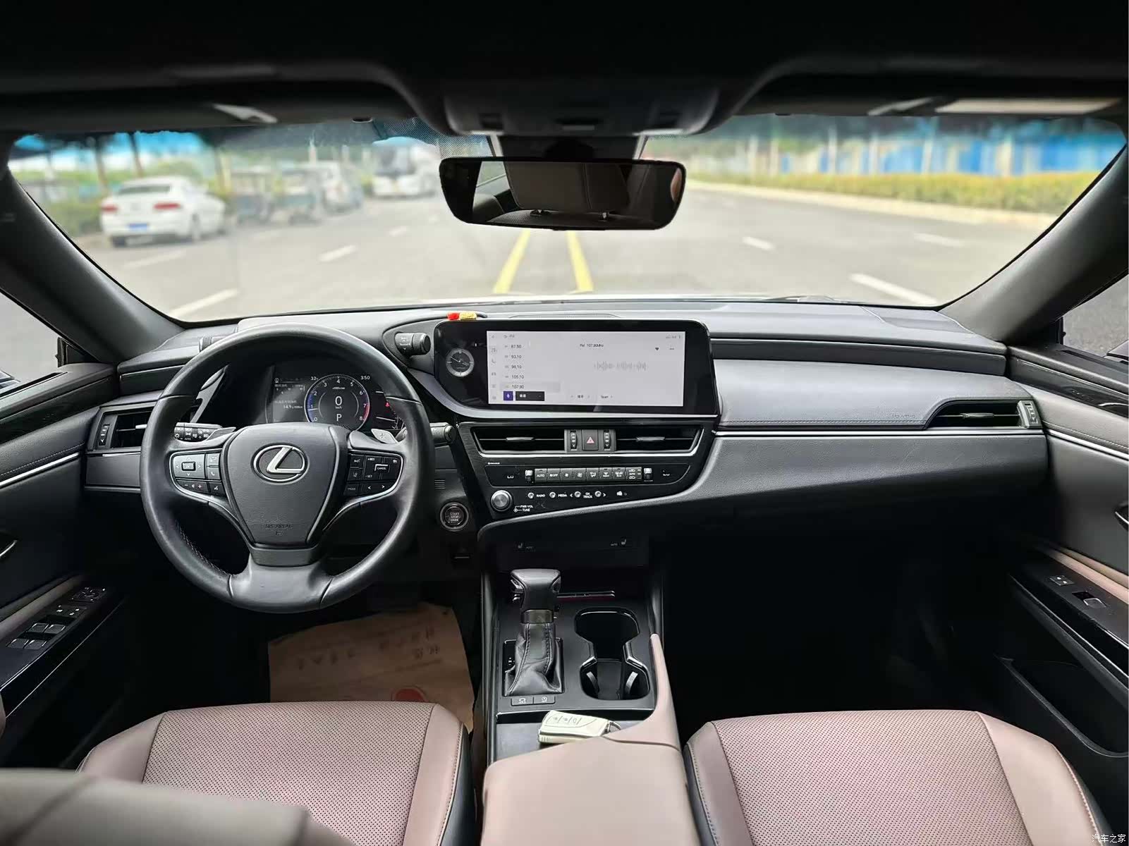 Lexus ES, 2022 4