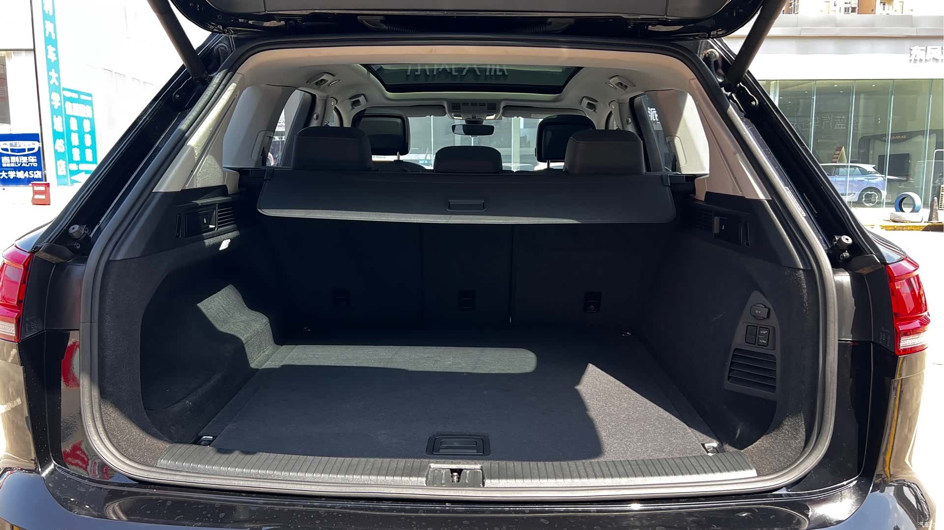 Volkswagen Touareg, 2021 11