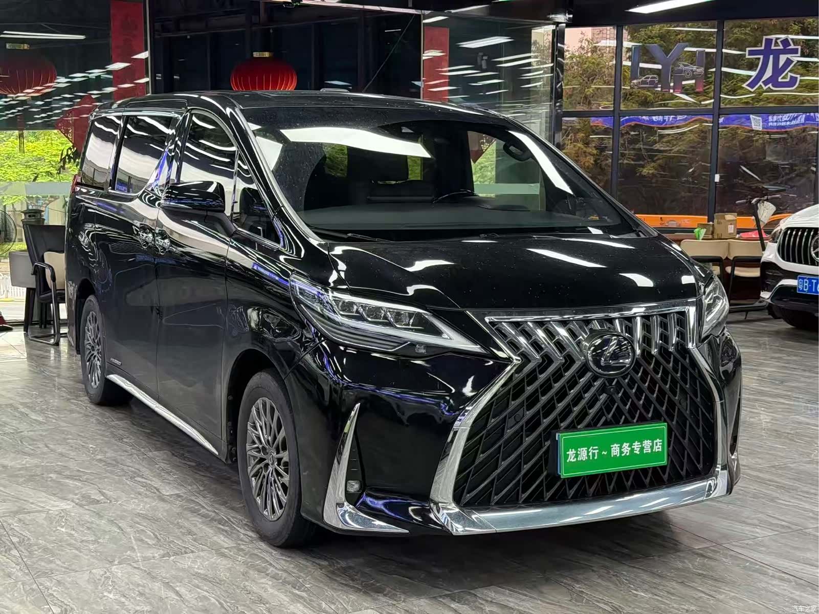 Lexus LM, 2023 3