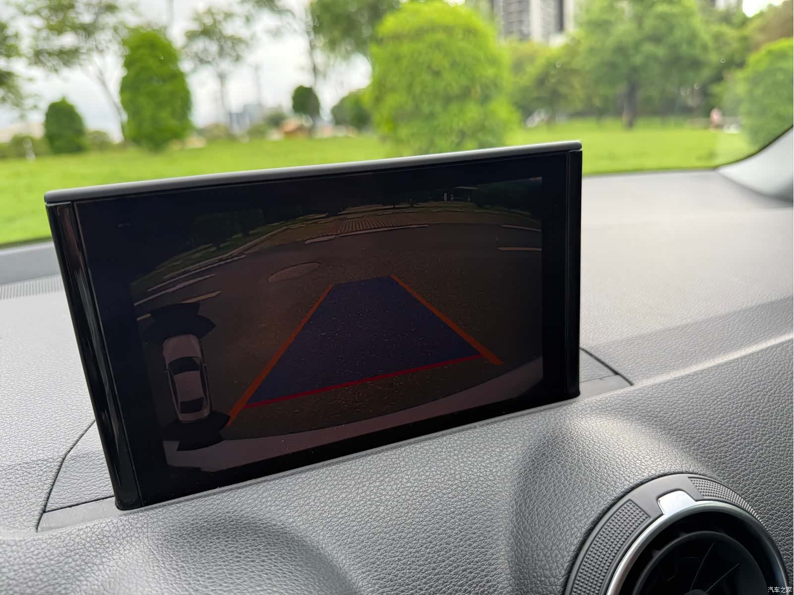 Audi Q2L, 2019 24