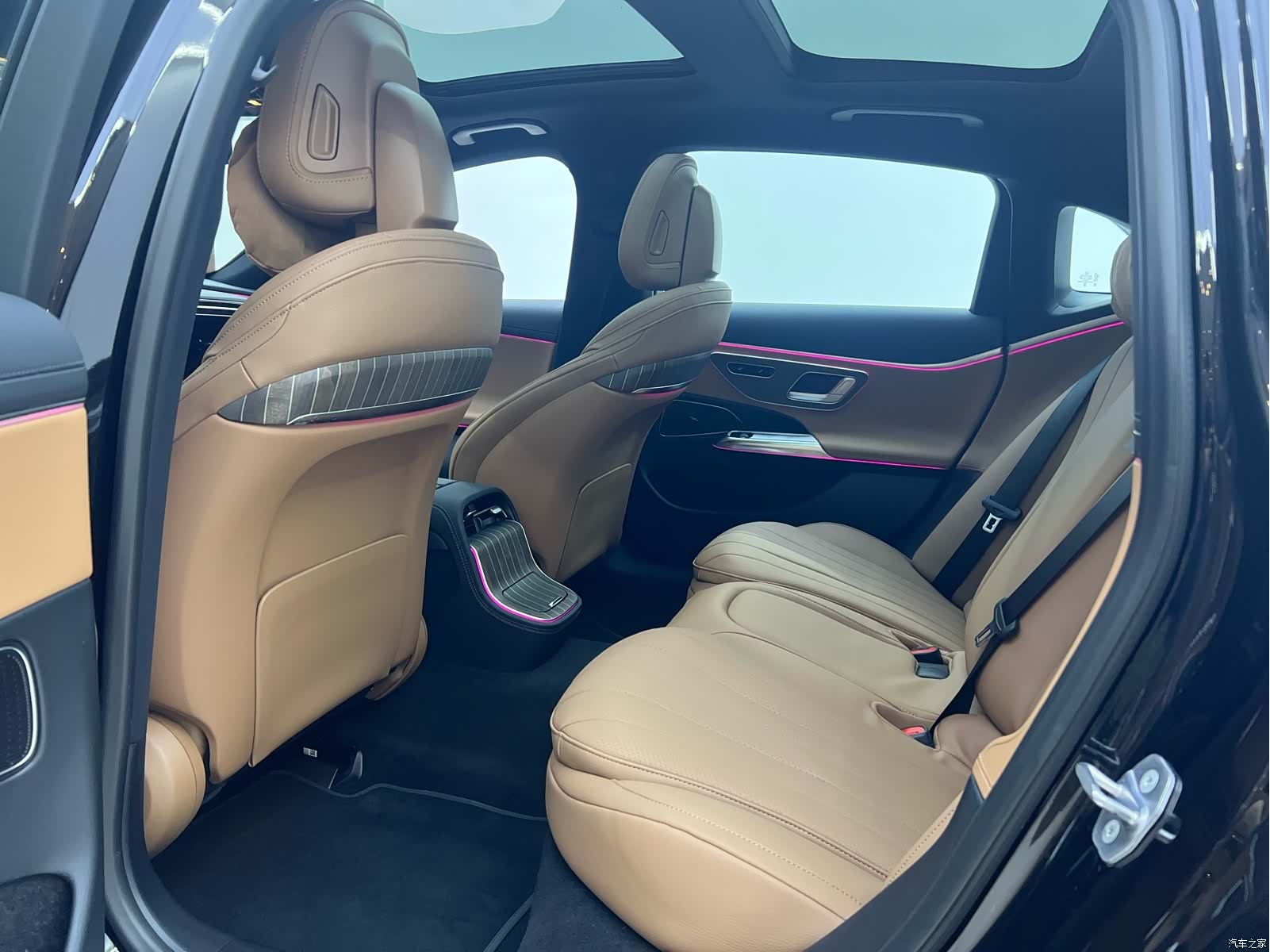 Mercedes-Benz E-Class, 2024 13
