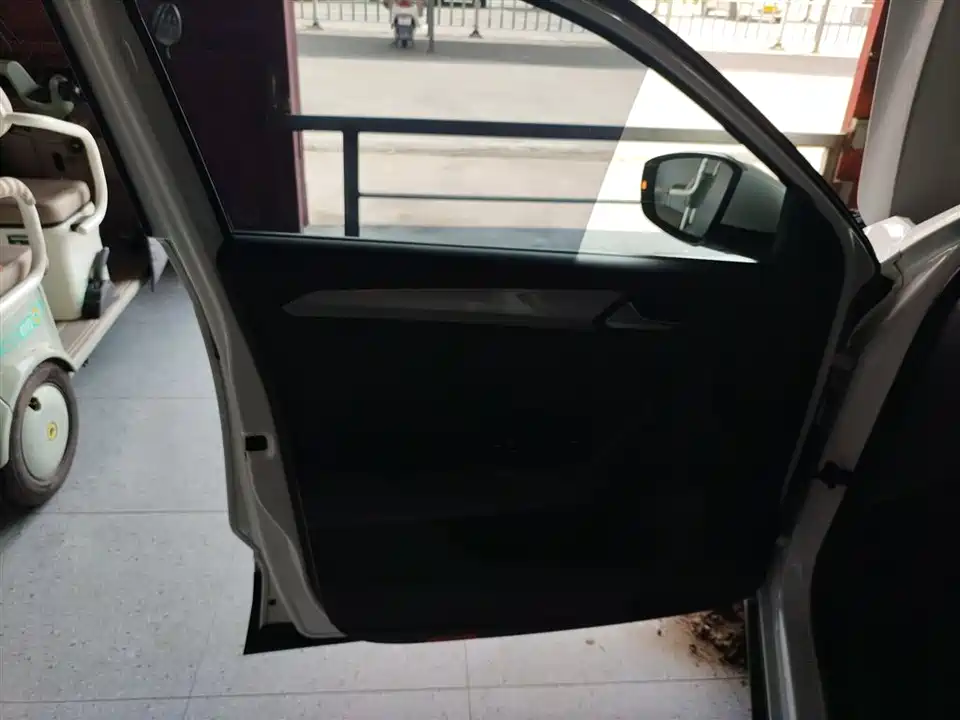 Volkswagen T-ROC exploring Songs