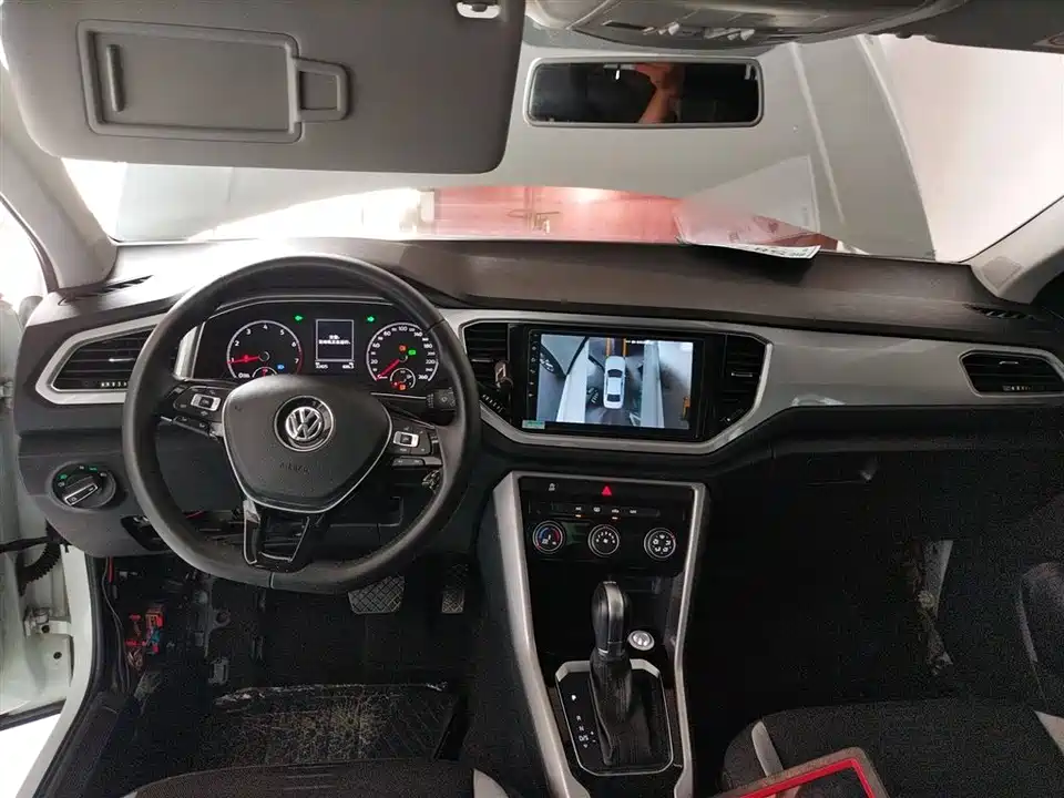 Volkswagen T-ROC exploring Songs