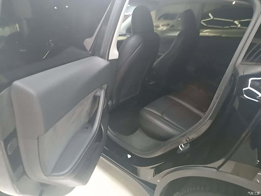 Tesla Model Y, 2023 17