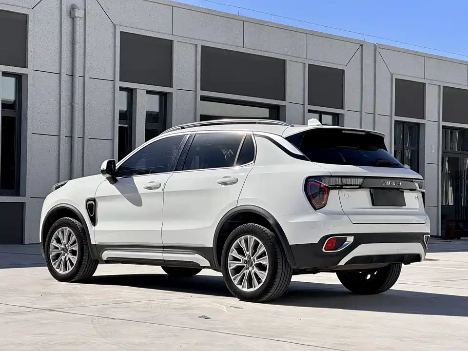 Lynk & Co 01