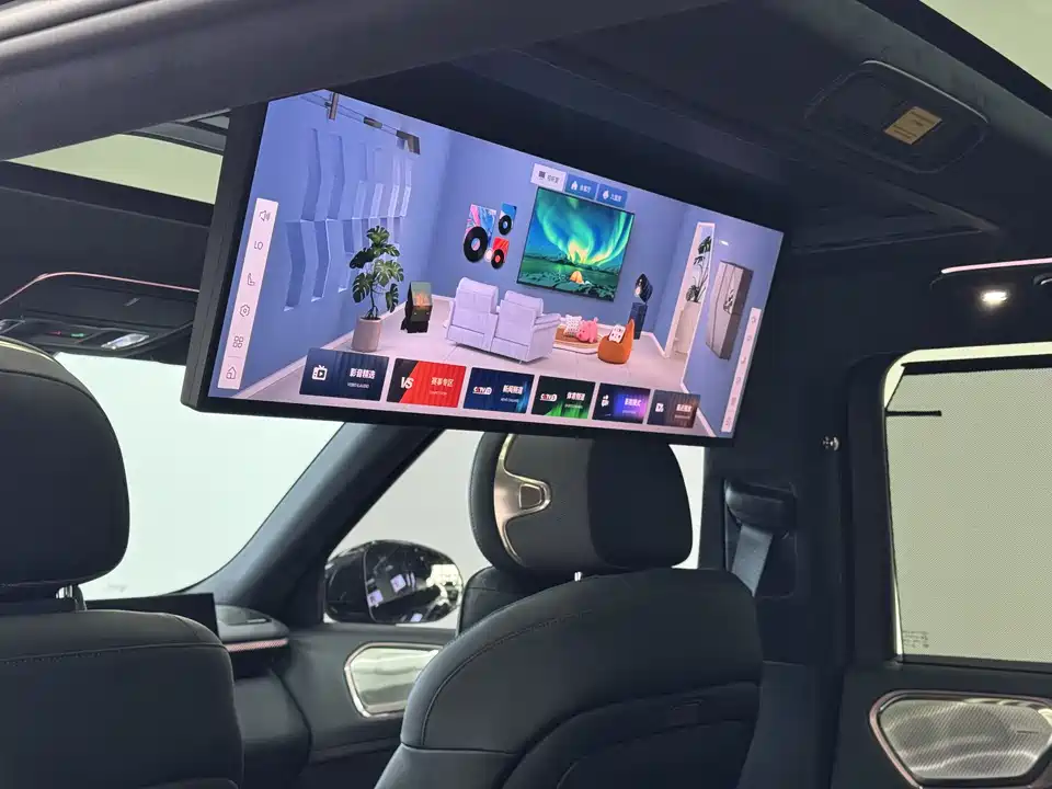 Lynk & Co 900