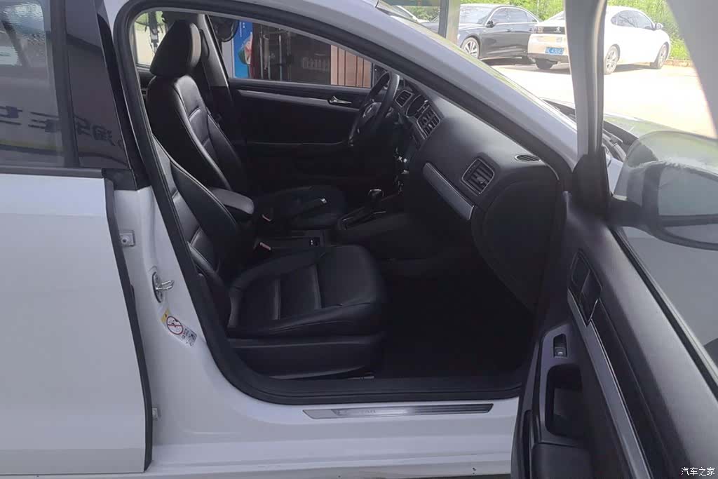 Volkswagen Sagitar, 2015 8