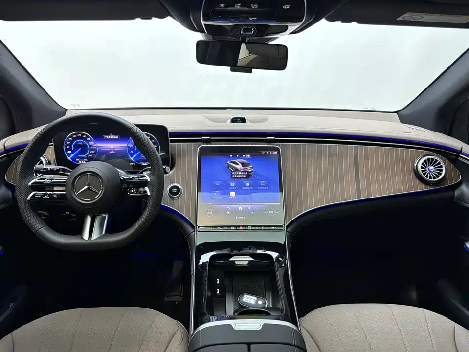 Mercedes-Benz EQE SUV