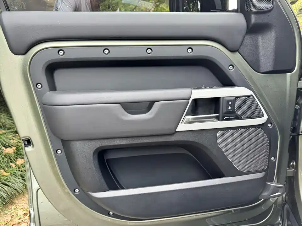 Land Rover guard