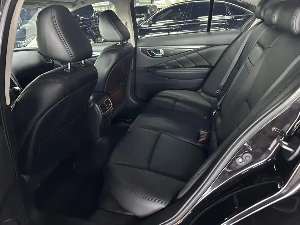 Infiniti Q50L