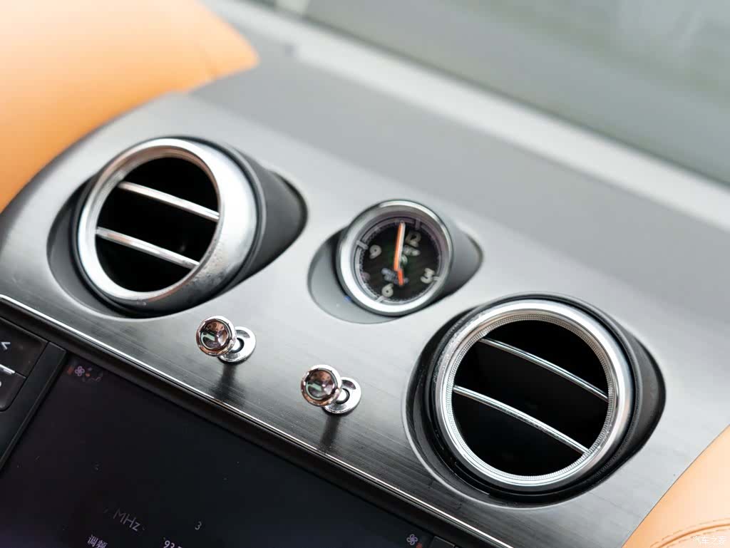 Bentley Bentayga, 2019 19