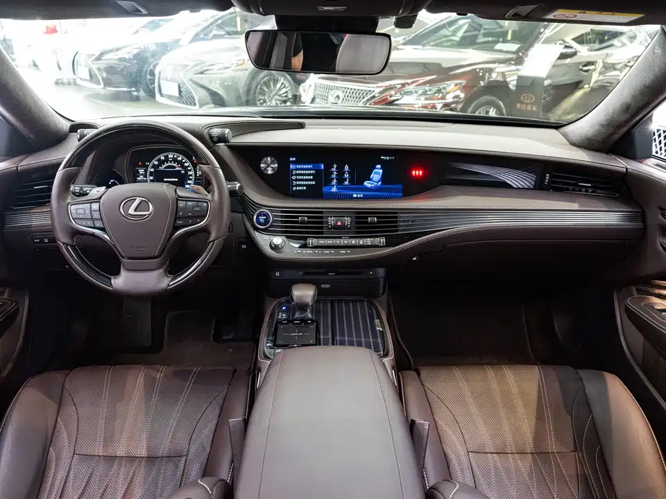 Lexus LS