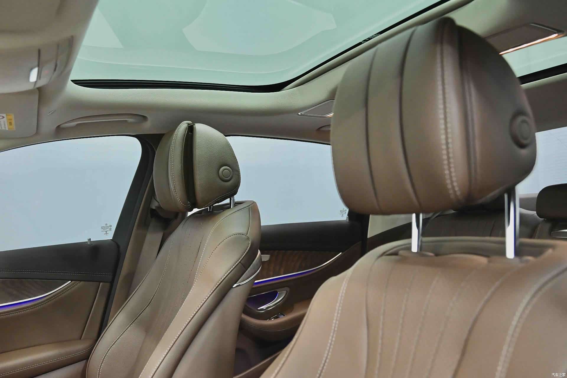 Mercedes-Benz E-Class, 2022 35
