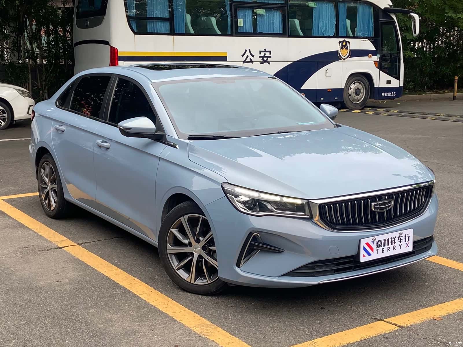 Geely Emgrand, 2023 3