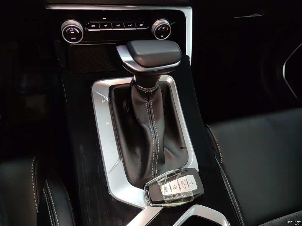 Geely Coolray, 2025 14